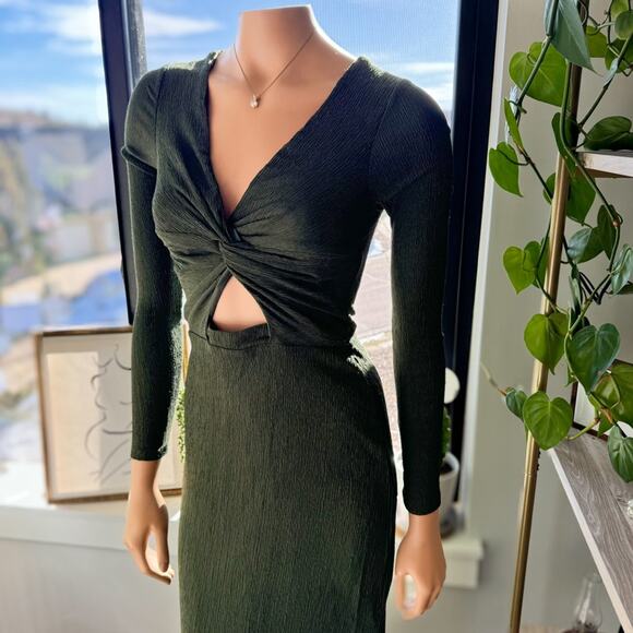NWT-Blue Rain of Francesca's-Cali Twist-Front Keyhole Green Midi Dress-Size: S - Picture 4 of 10